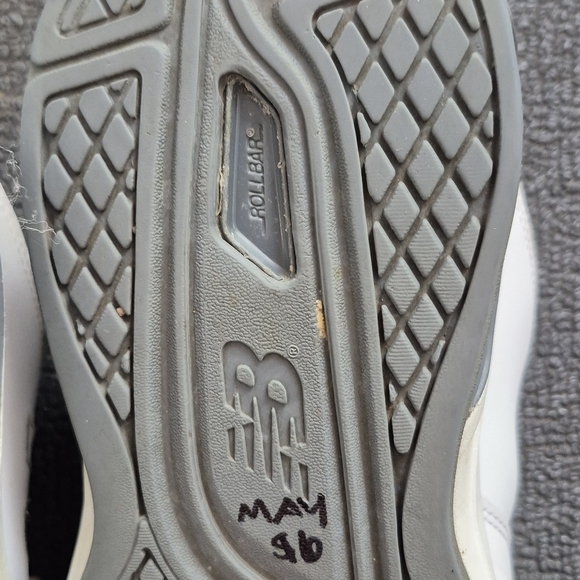 New Balance White Sneakers with Hook-and-Loop Straps - Picture 7 of 10